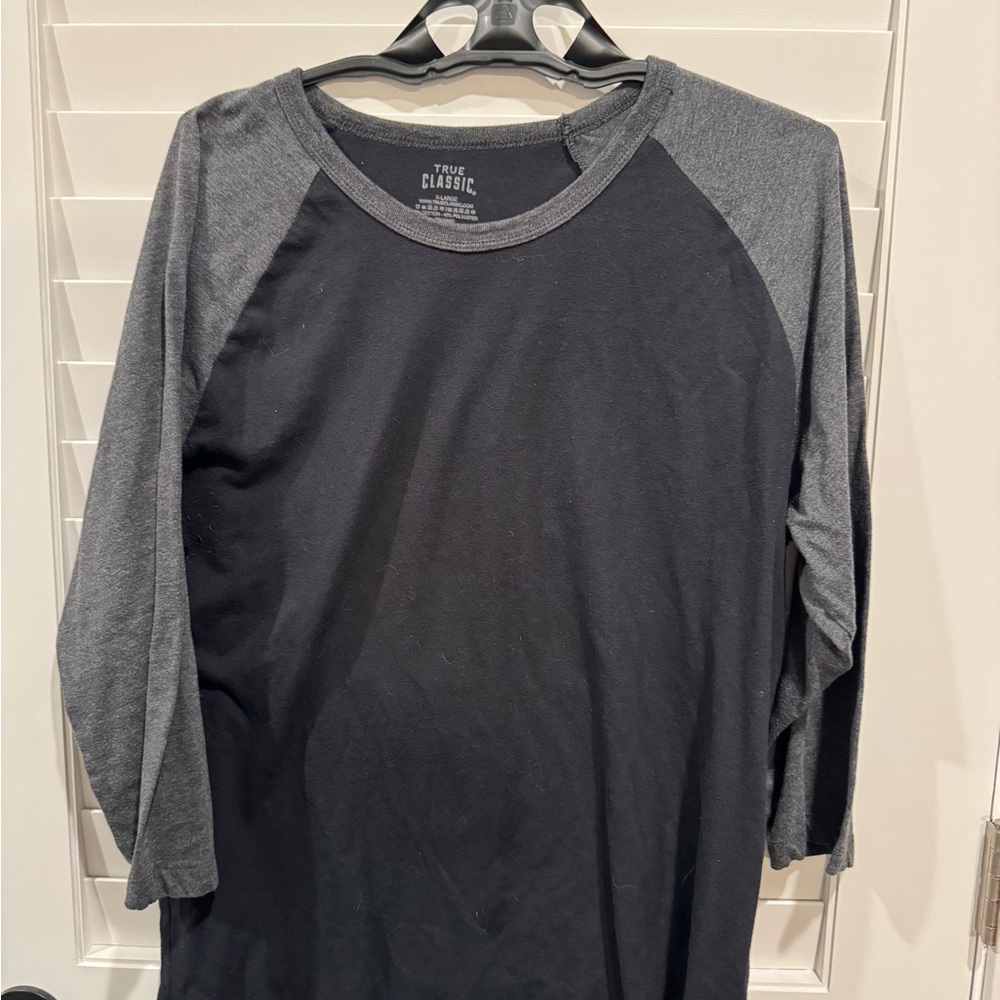 Men's Black and Gray Raglan Shirt
